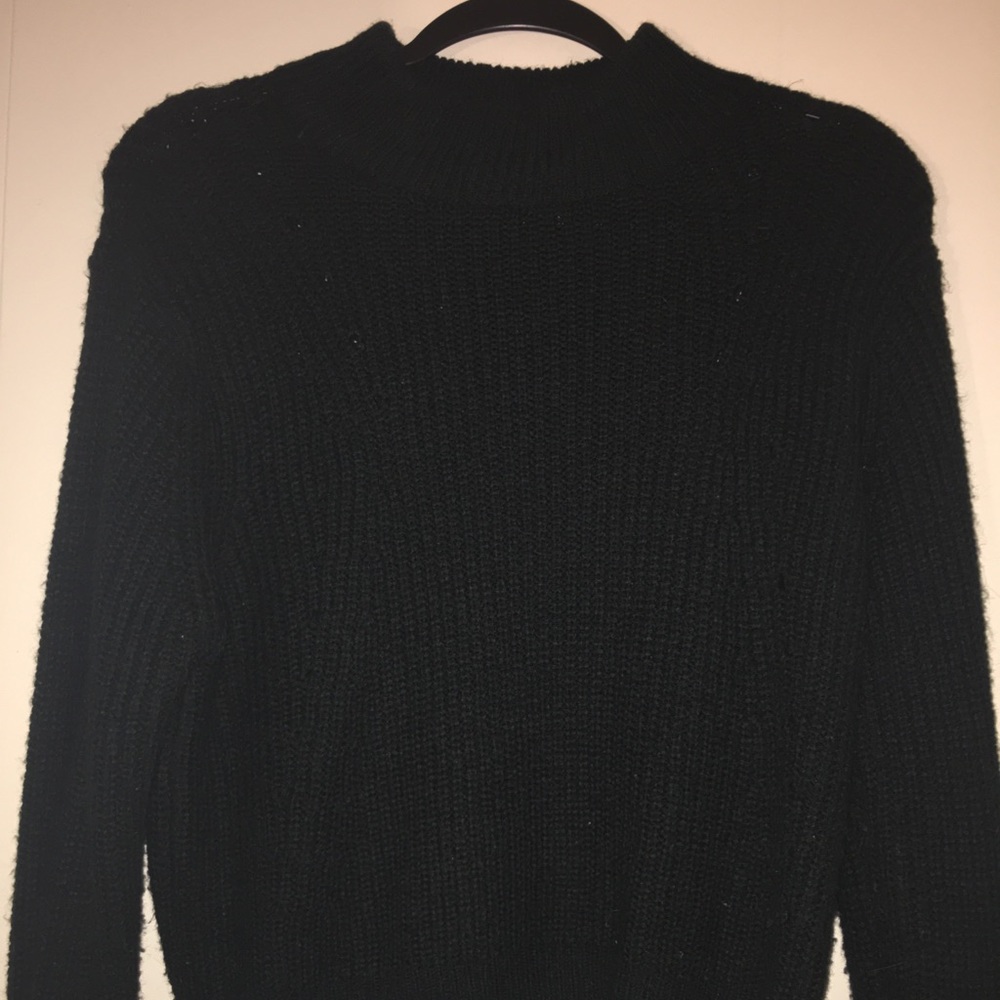 BLACK TURTLE NECK KNITTED SWEATER 🤩🦋